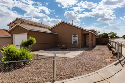 1335 Ojo Sarco Street SW, Albuquerque 
