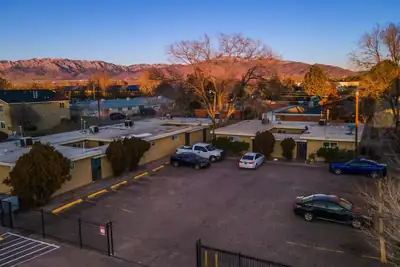 1104 Palomas Drive SE, Albuquerque