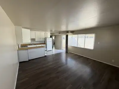 1104 Palomas Drive SE 