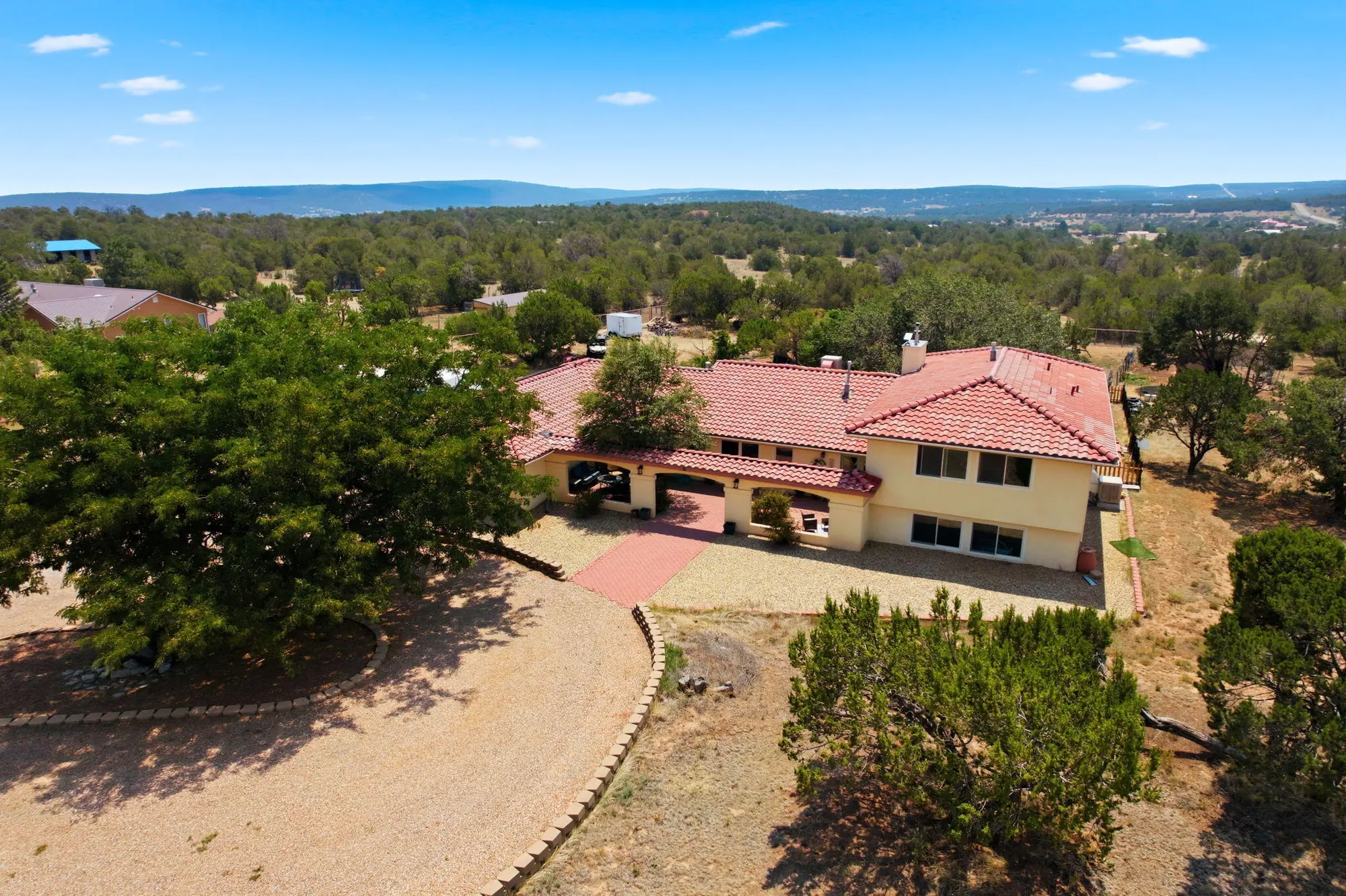 6 Autumnwood Court