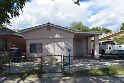 909 Pacific Avenue SW, Albuquerque