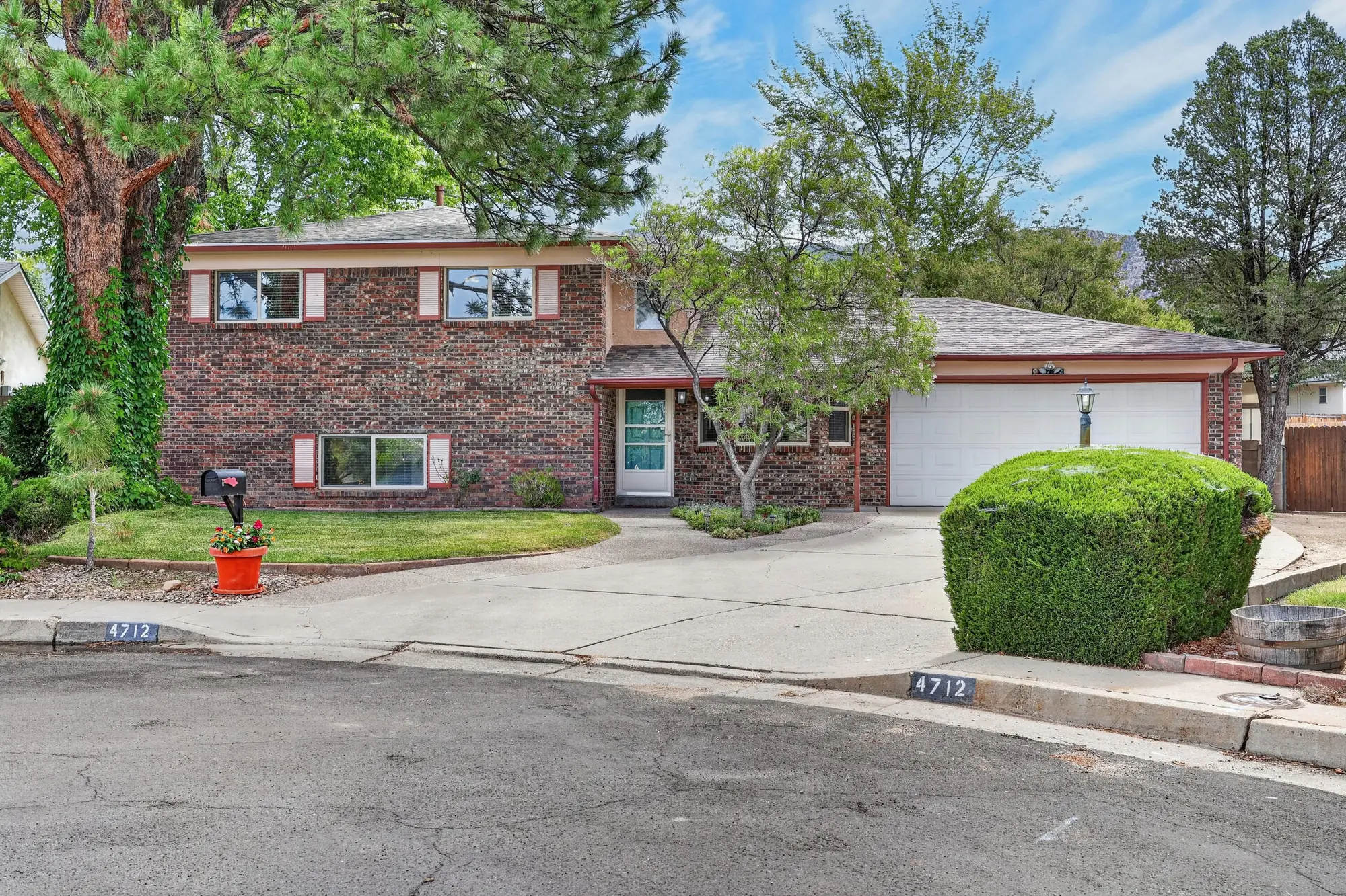 4712 Oahu Drive NE
