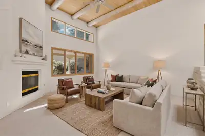 8242 Raintree Drive NE, Albuquerque