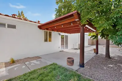 1304 Villa Campo NE 