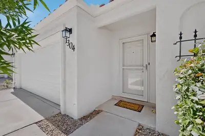1304 Villa Campo NE 