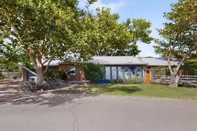 105 Sombrero Loop NE 