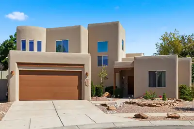 8927 Helmick Place NE, Albuquerque