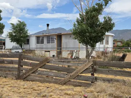 5 Meadowlake Lane, Los Lunas