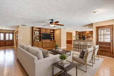 8800 Caminito Drive NE 