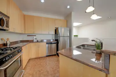 332 Valverde Drive SE 