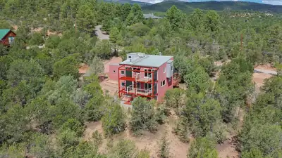 9 Crest Road 