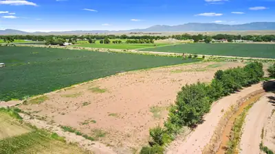 Clarence Road, Los Lunas