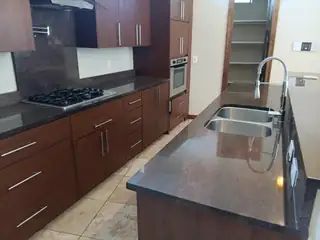 915 Edith Boulevard NE Unit B 