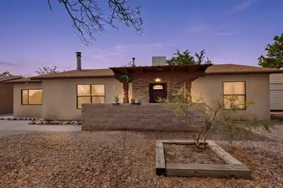 1652 Domain Loop SE, Rio Rancho