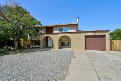 1725 Hiawatha Drive NE, Albuquerque