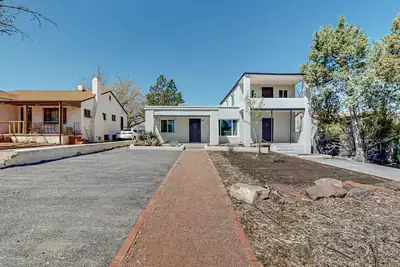 211 Amherst Drive SE, Albuquerque