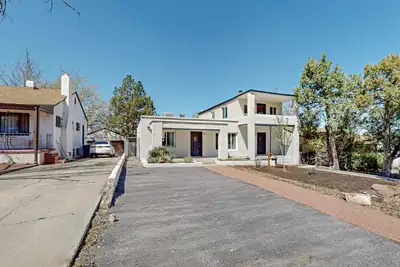 211 Amherst Drive SE 