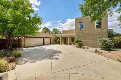 6425 Guadalupe Place NW, Los Ranchos