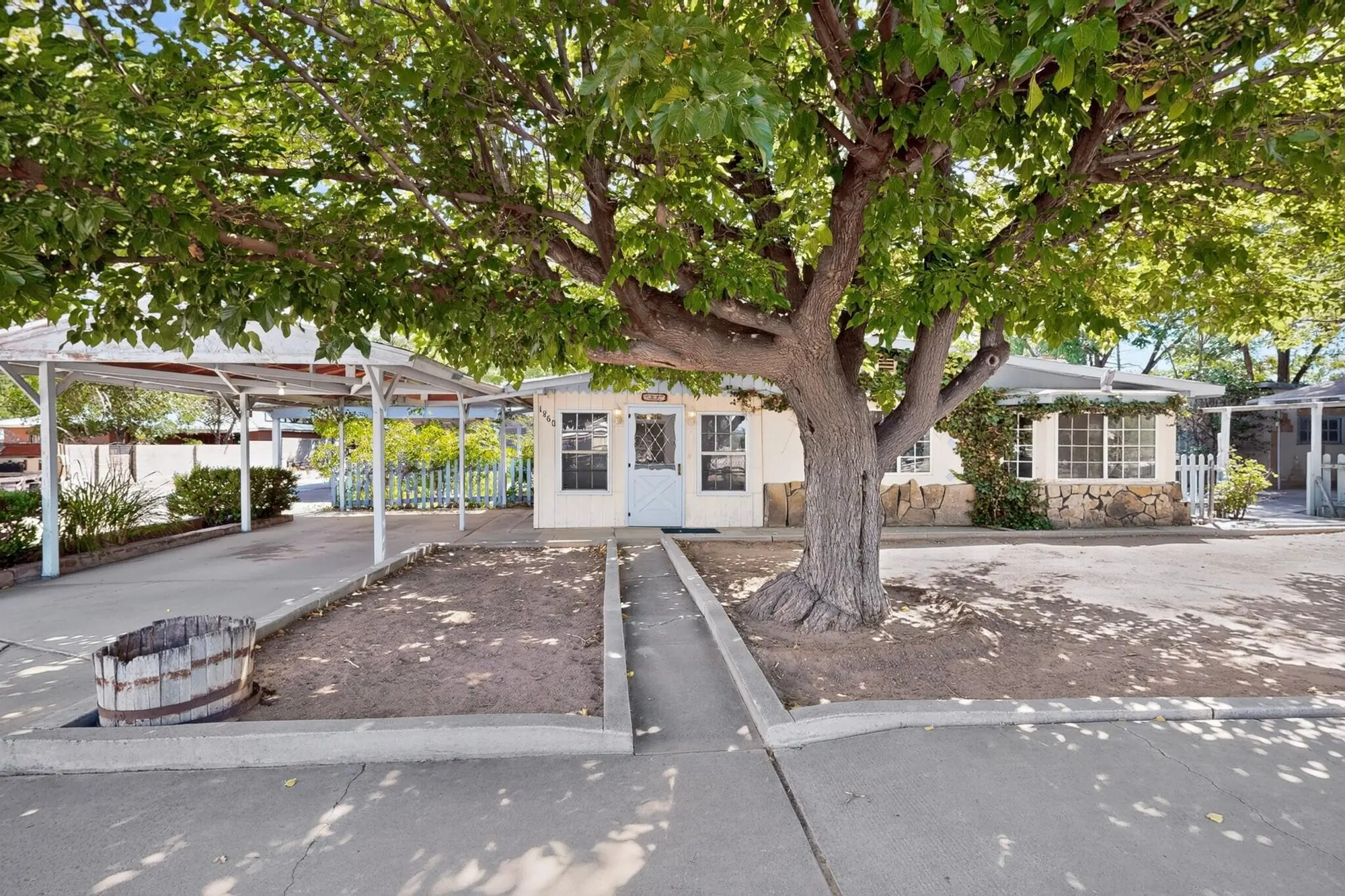 1860 Elena Circle SW