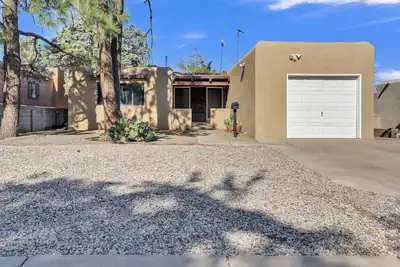705 Dallas Street NE, Albuquerque