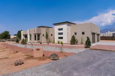 602 Camino De La Tierra, Corrales