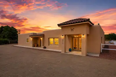 9017 Guadalupe Trail NW 