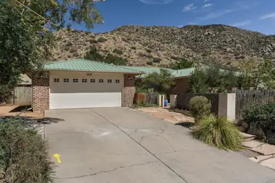 3904 Camino De La Sierra NE 