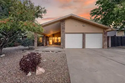 8621 Plymouth Rock Road NE, Albuquerque