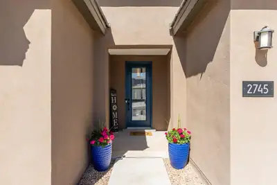 2745 Kings Canyon Loop NE 