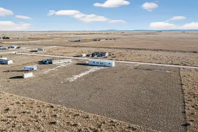 Karah Avenue, Estancia