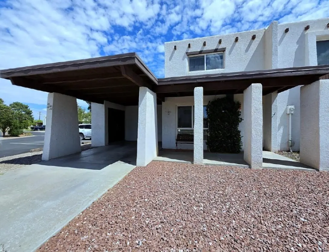 47 Calle Loma Parda NW