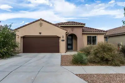 2931 Kings Canyon Loop NE 