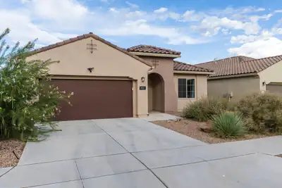 2931 Kings Canyon Loop NE 
