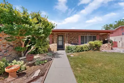 3709 Valerie Place NE 