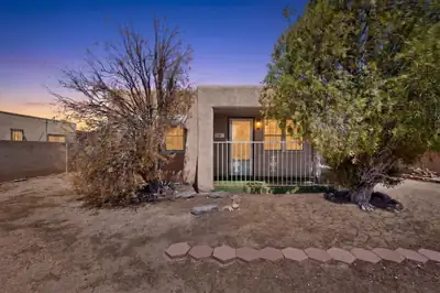 823 Headingly Avenue NW, Albuquerque