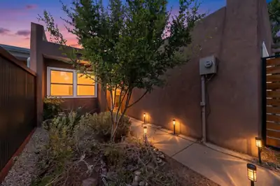 560 Berry Road NW, Albuquerque