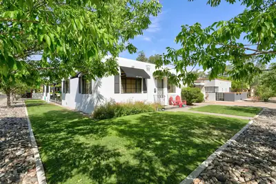 401 Aliso Drive NE 