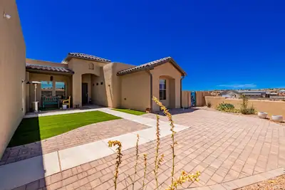 5900 Lilac Place NE 