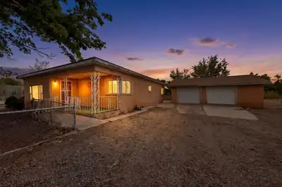 2062 Tapia Boulevard SW, Albuquerque