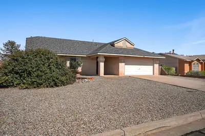 2566 Diamond Peak Drive NE, Rio Rancho