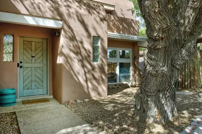 4905 Guadalupe Trail NW 