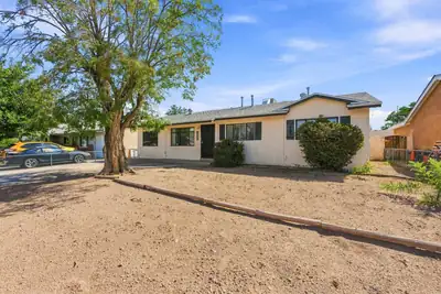 308 Espejo Street NE 