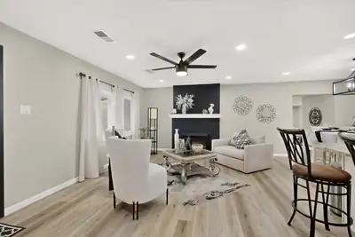 202 Wayne Road NW, Albuquerque, NM 87114 