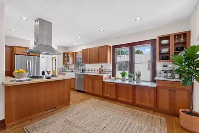 315 Solano Drive NE 