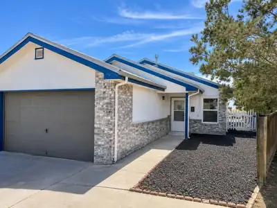 109 Vissing Place, Los Lunas