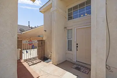 1139 Avenida Las Vistas NW 