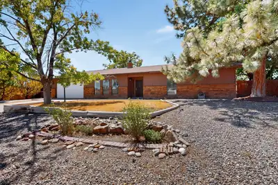 5006 Justin Drive NW, Albuquerque