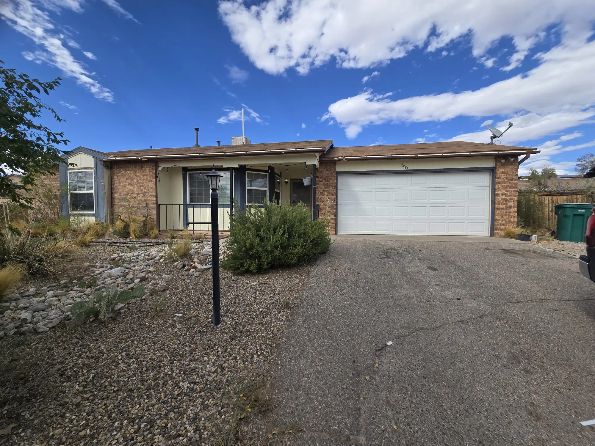 590 Hewlett Drive NE
