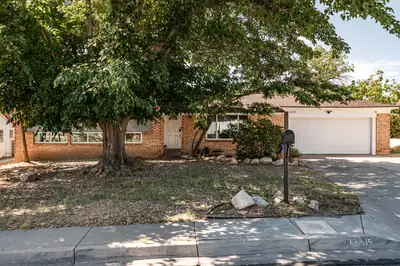 12205 Victoria Falls Drive NE 