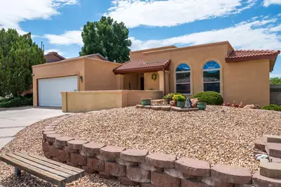 5323 Vista Bonita NE 
